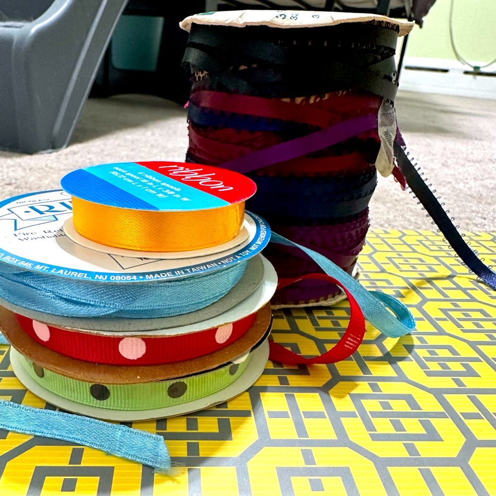 Ribbon spools